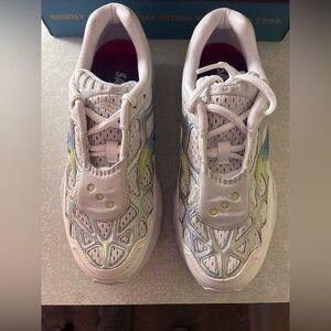 Saucony White Iridescent Grid Web Sneakers mens 5 = childs 5 NIB